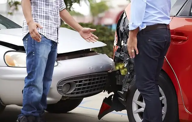 unfallwagen Unfallfahrzeug vor der Abholung durch den Ankauf in Schweich